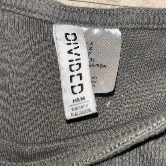 H&M Basic Long Sleeve - Picture 3 of 3